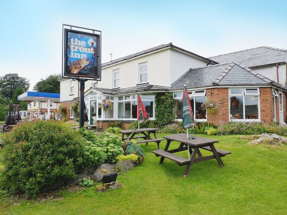 Hotel The Trout Inn - Image 1