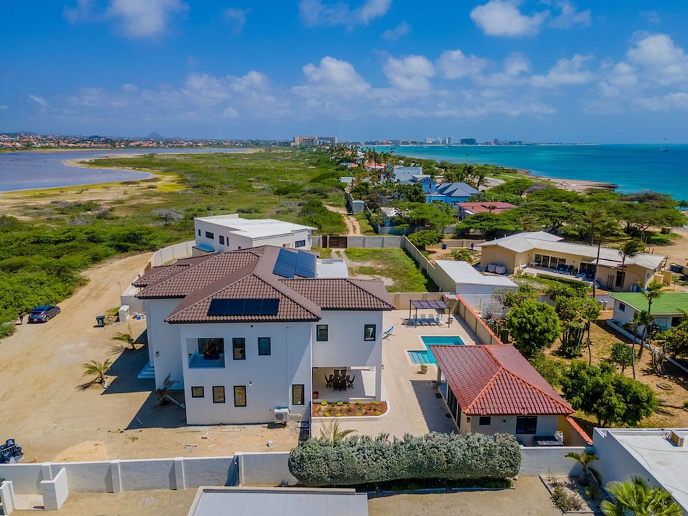 NEW Walk 2 Beach - 5BR Bonusroom w Pool Office