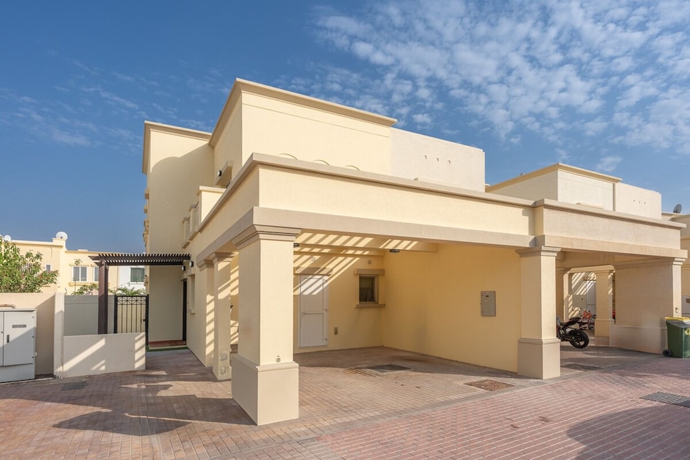 Luxurious Spacious 3-bedroom Villa With Private Pool at Springs 10