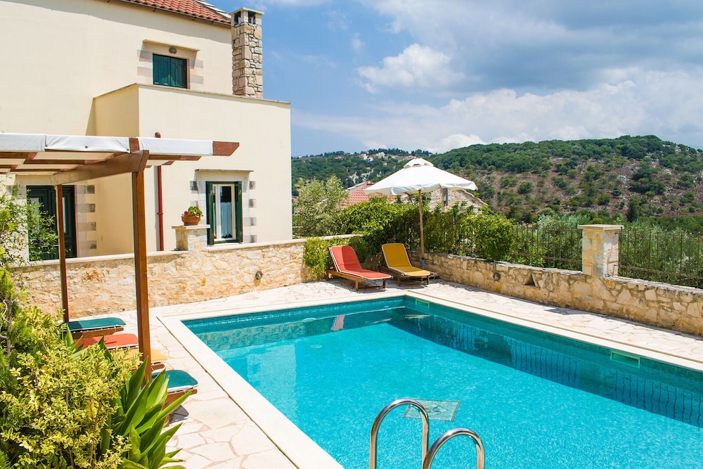 Helianthos Villas
