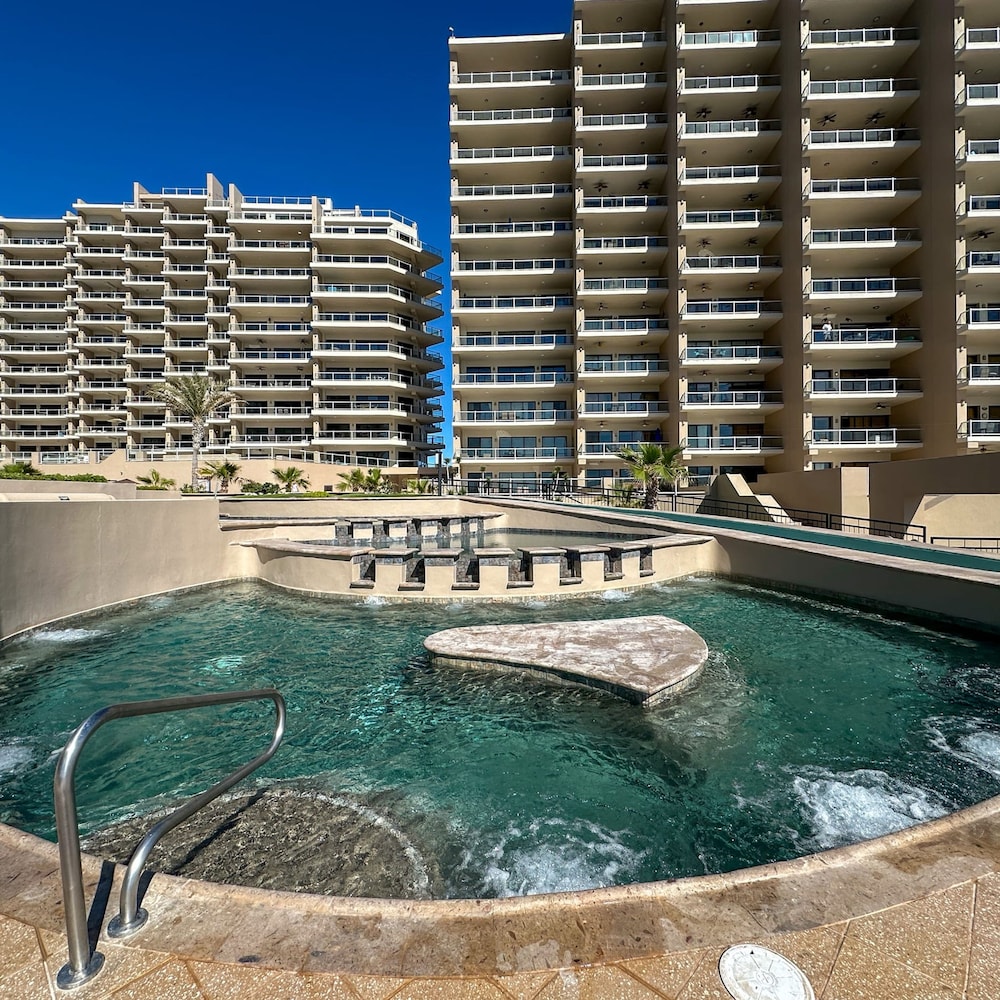 Luxury Ocean View Condo w Huge Deck