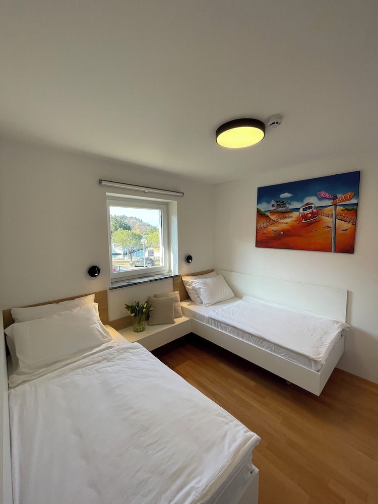 Premium levant 211 Marina Apartment view 4