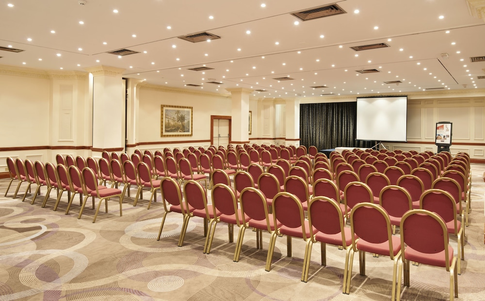 West Drayton Vacations - Thistle London Heathrow Terminal 5 - Property Image 9