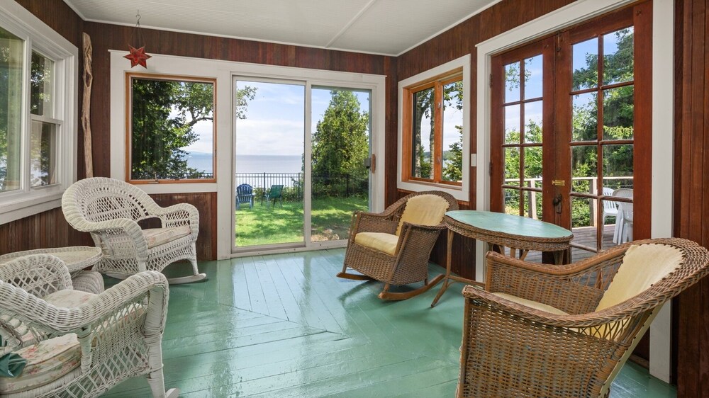 Camp Roosevelt 5 Bedroom Cottage by RedAwning