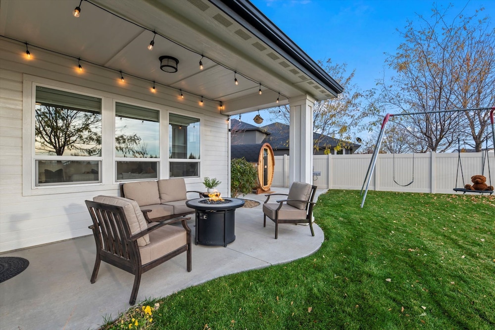 Single-level Gem Sauna - Fire Pit - Swing Set