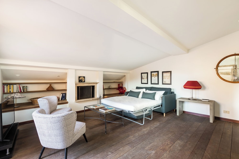 Trastevere Romantic Terraced Apartment