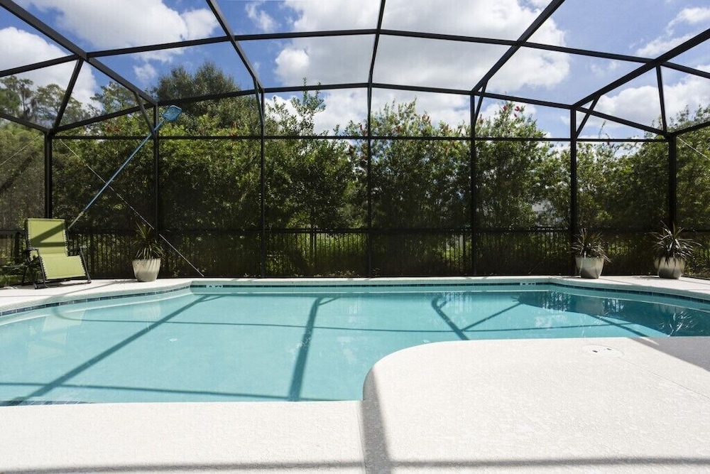 Amazing 6 Bedroom House - Image 2