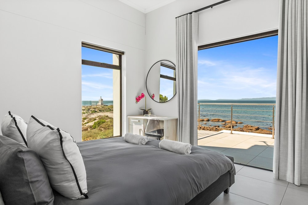 Shelley Point Beach Villa
