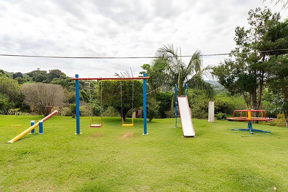 Chácara com 4 Chalés grande piscina