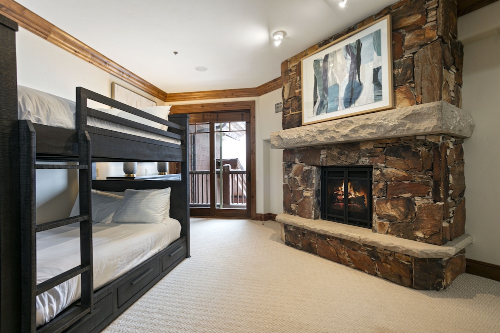 Grand Lodge - Three Bedroom #401 - Ski-in/ski-out 3 Condo