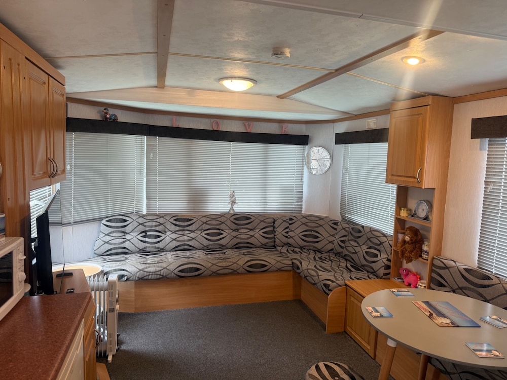 Seaside Getaways - Happy Days Chapel st Leonards