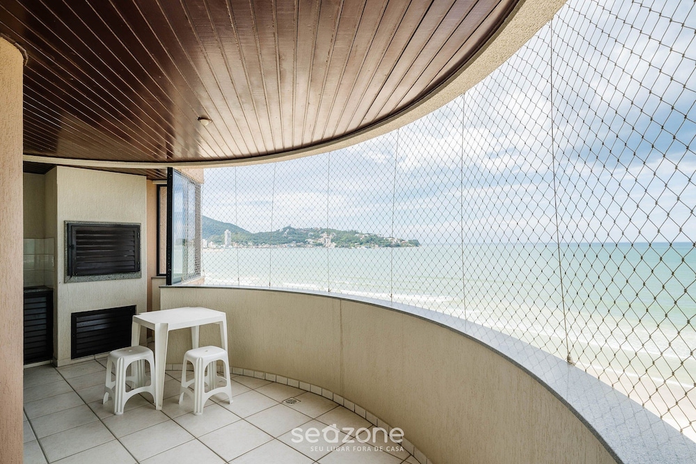 3BR Beachfront apt w/ BBQ Rsl0502