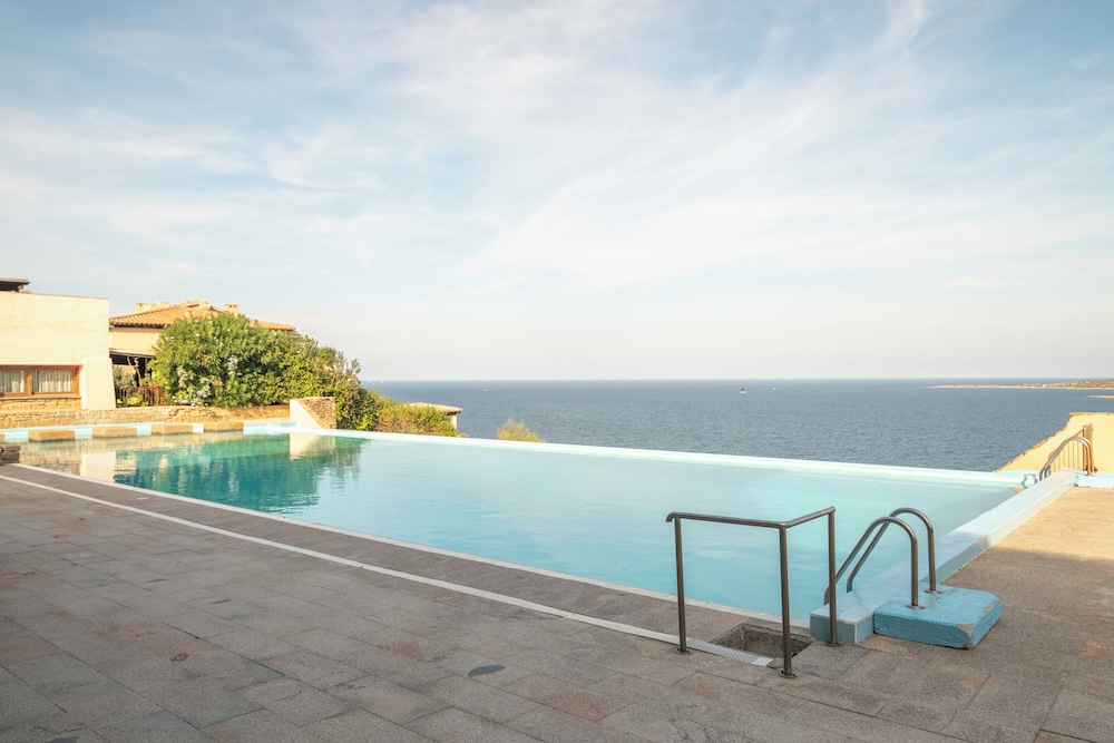 Tiffany With Shared Pool