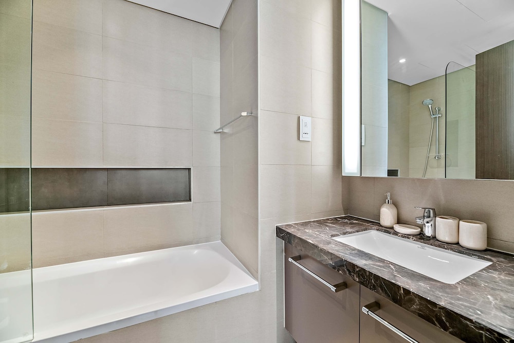 Silkhaus Premium Tower in Downtown Gym Pool