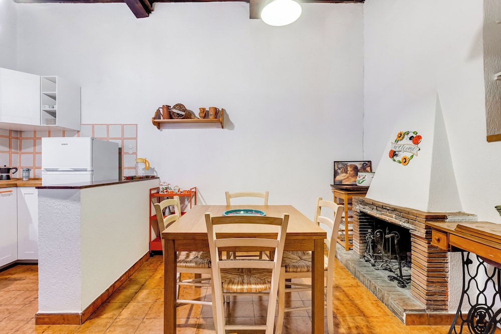 Spanish Steps Spacious Apartment