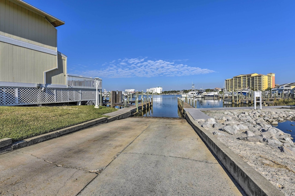 Walk to Beach: Resort Retreat w/ Balcony in Destin
