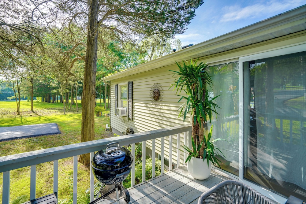 Fire Pit, Deck & Water Views: Athens Home!