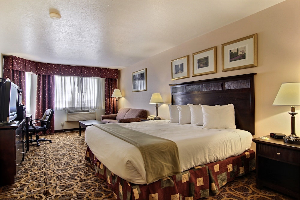 Hobbs Vacations - Premier Extended Stay Hobbs - Property Image 1