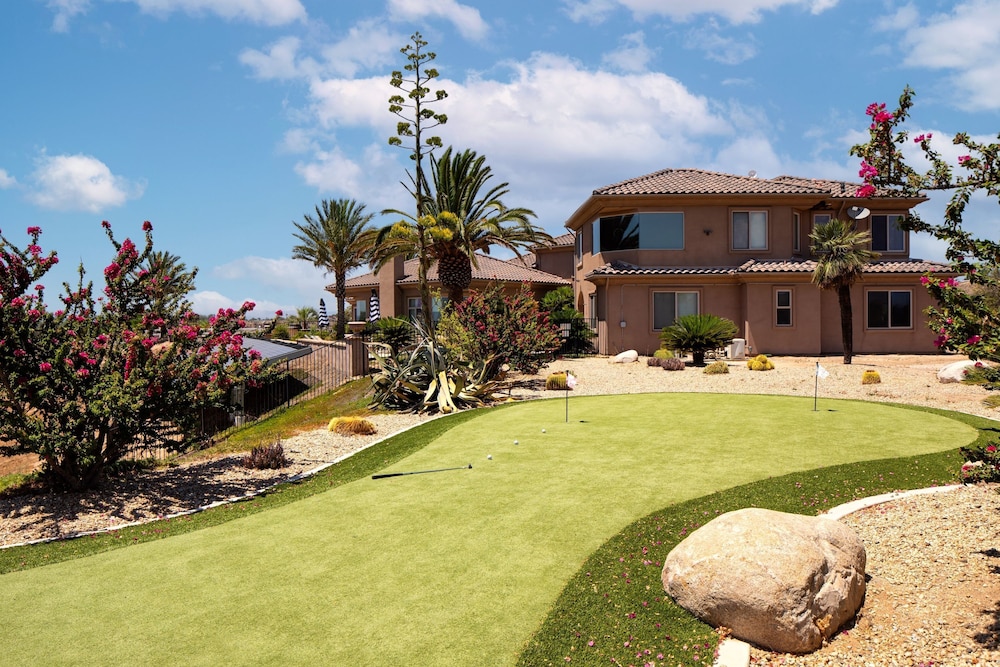 Sangiovese By Avantstay Spectacular Estate w Pool Hot Tub Putting Green