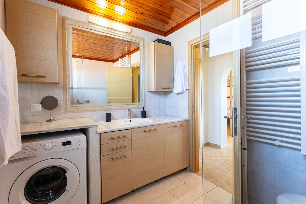 Seaview Nature Retreat - Filiatra s Cozy Hideaway