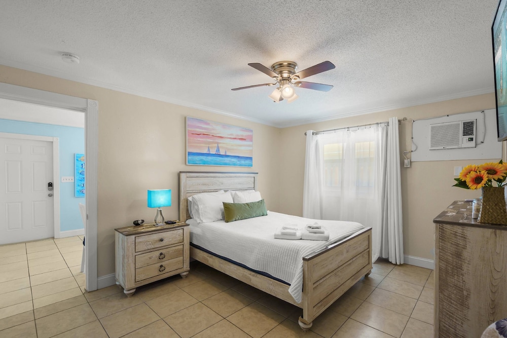 Coastal Breeze Siesta - Dolphin