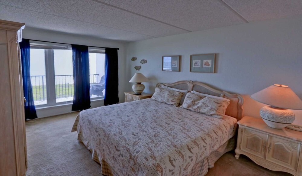 Seville 603 Minium 3 Bedroom Condo by RedAwning view 2