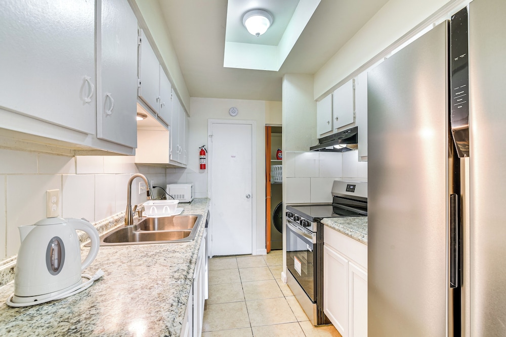 2 Mi to Chinatown: Pet-friendly Houston Home