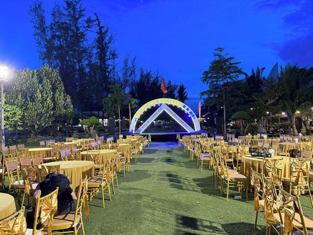 Bau Trang U&ME Glamping Resort