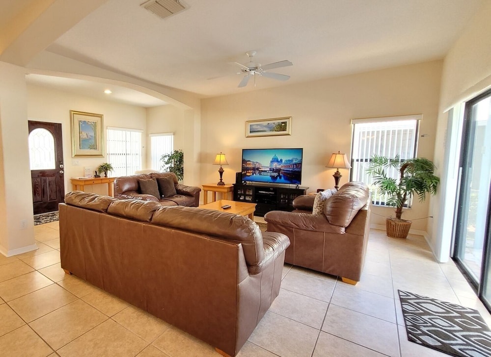 HG423SP 4 Bedroom villa in High grove 4 Home