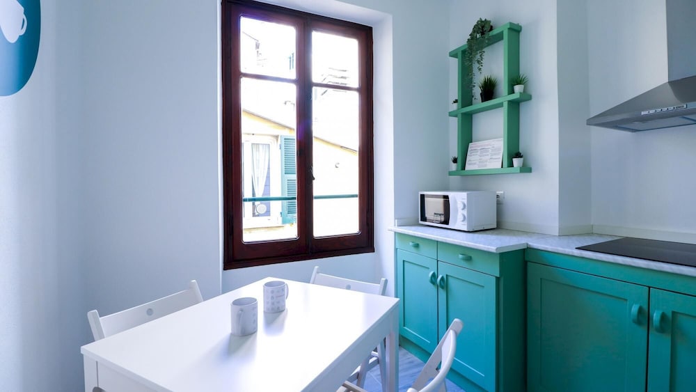 Liceti 5 B en Rapallo — kitchen
