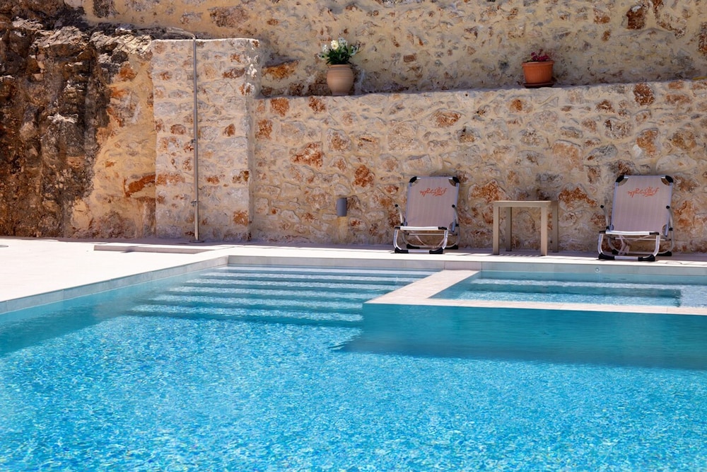 Iconic Villa With Private Pool and sea View