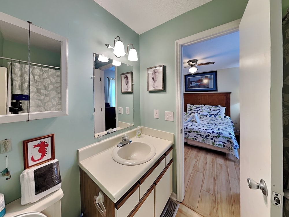 Sassy Seahorse by Topsail Realty