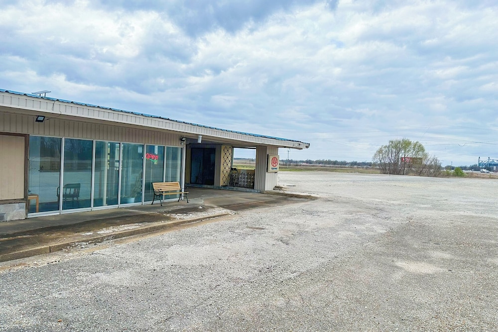 Shamrock Kings Inn By Oyo Marked Tree I-555