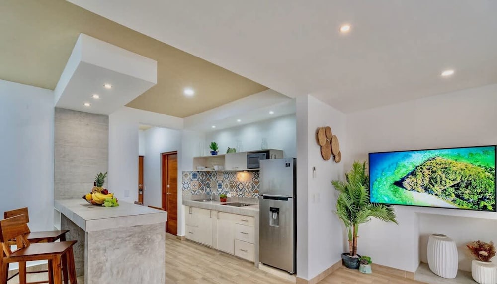 4 Br Private Rooftop Pool Spacious Exclusive
