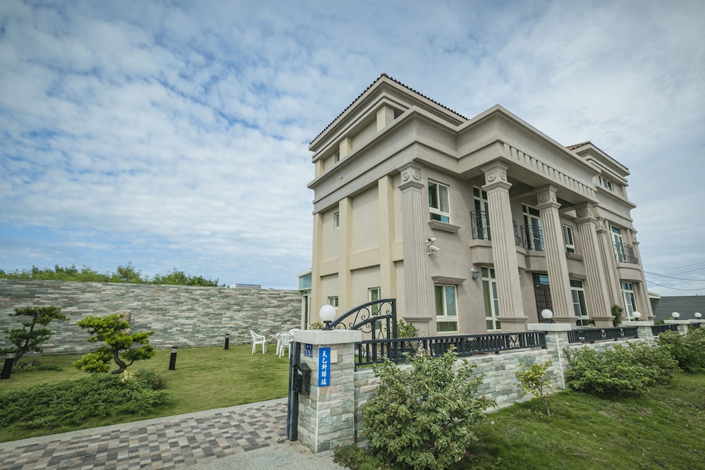 Tianyi Xuanyuan Station Homestay