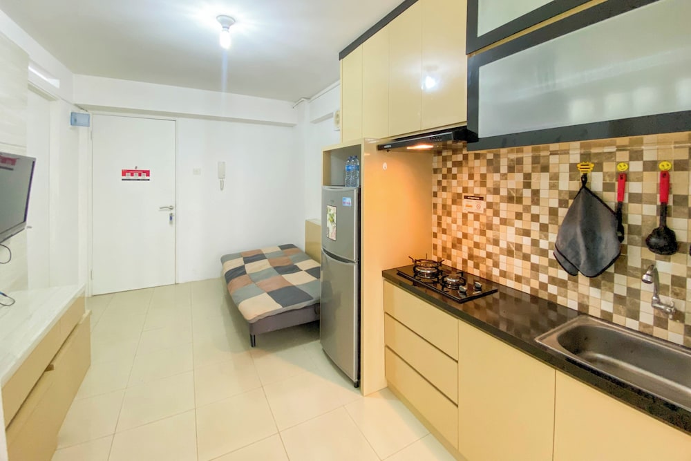 Comfort Living And Modern 2Br At Bassura City Apartment