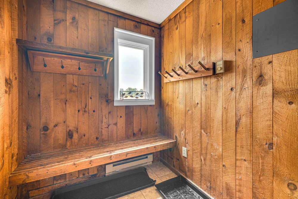 Walk to Bolton Valley Resort: Condo w/ Mtn Views!