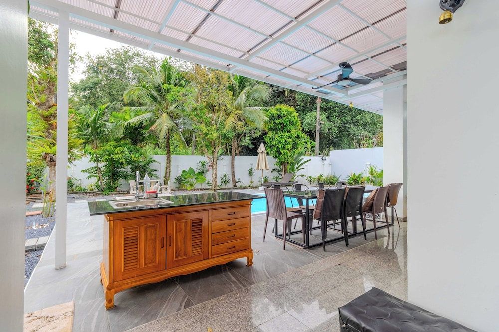 4BR with Pool Family BBQ Near Mall V260