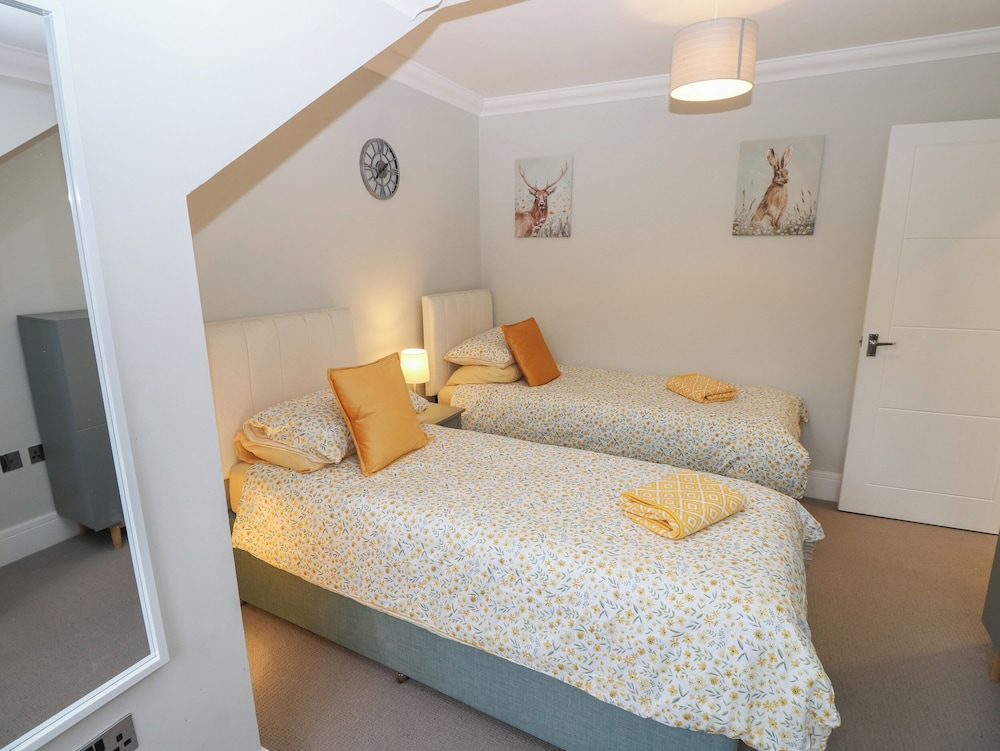 Rookley Lake Cottage