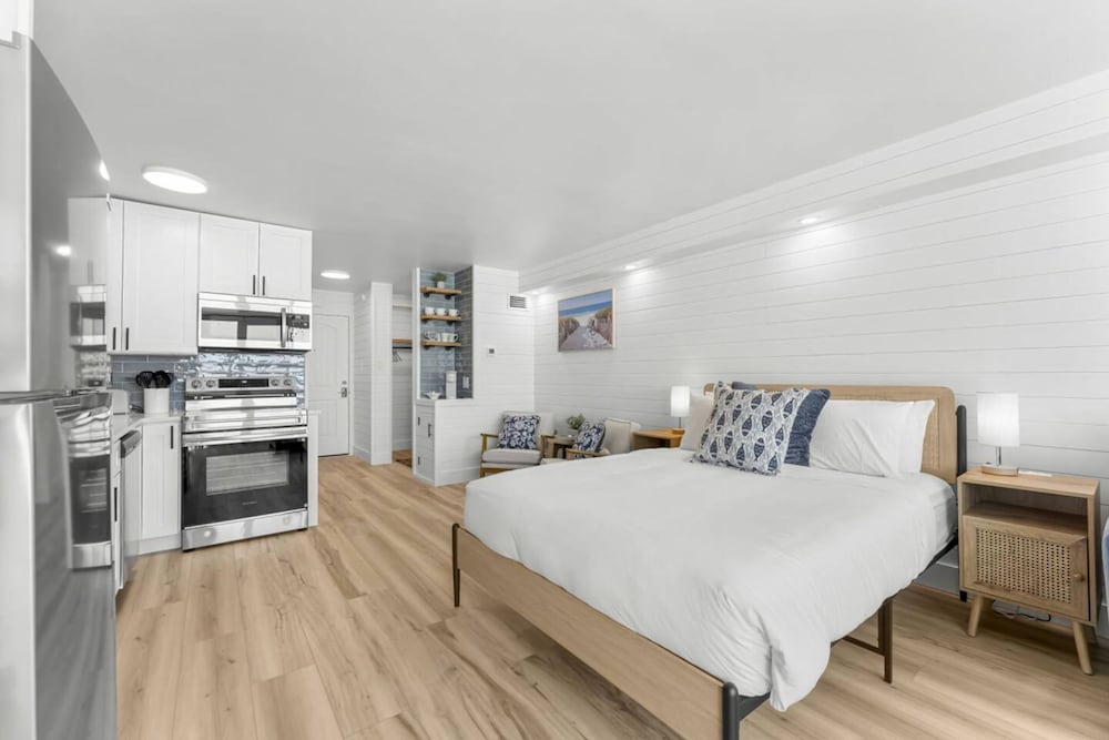 Beach Front Ocean View Condo - Top of the Gulf 521