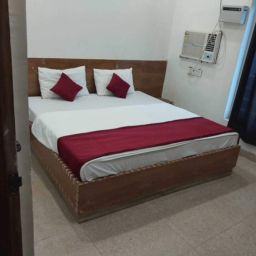 Ladlee Palace Guest House