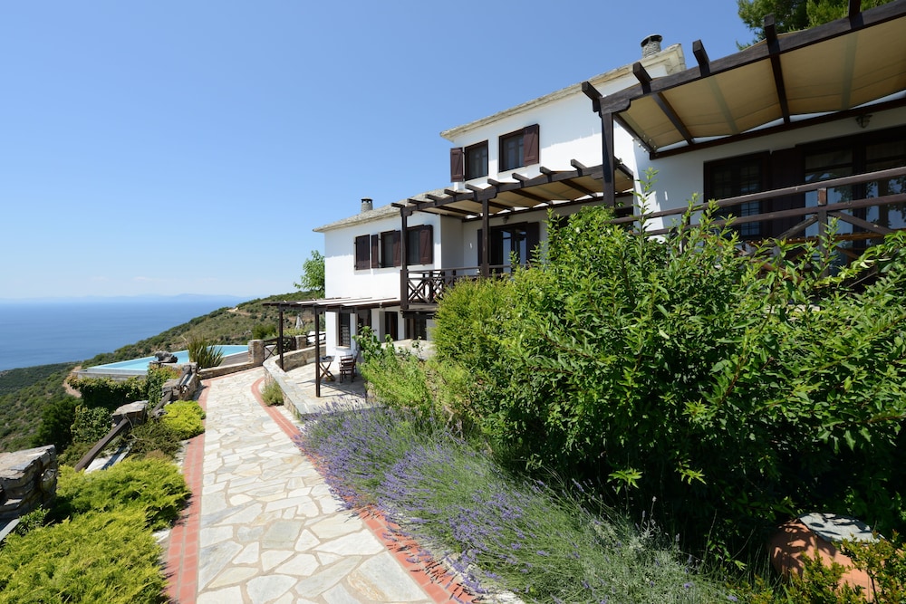 Esperos Suites & Villas