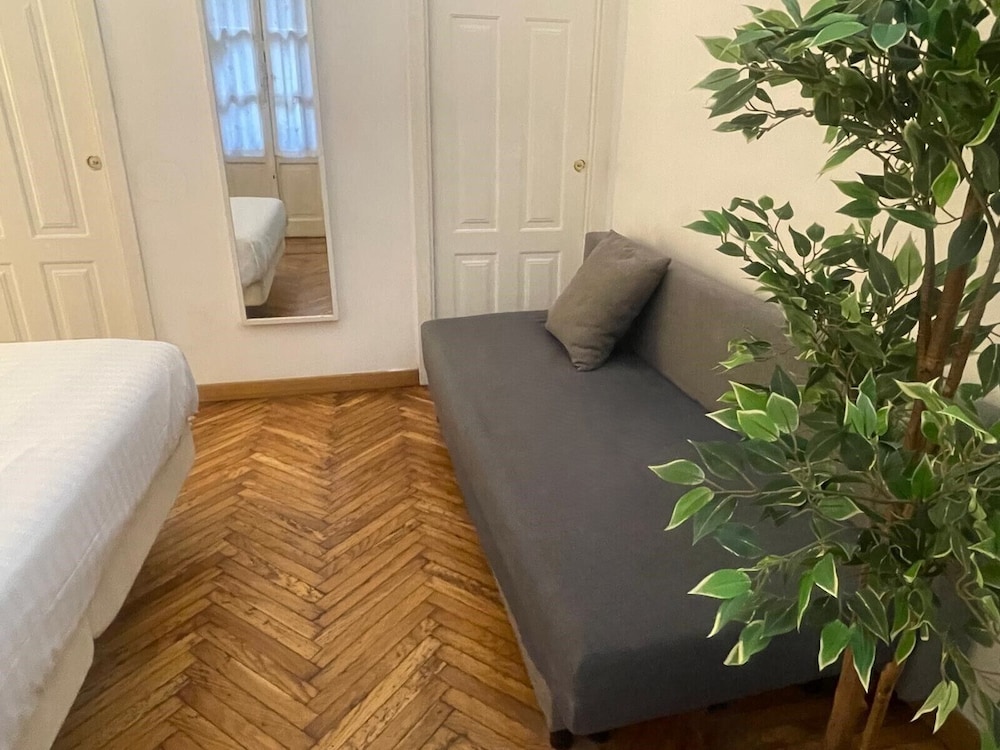 dHomes - Apartments and Rooms - Room 102