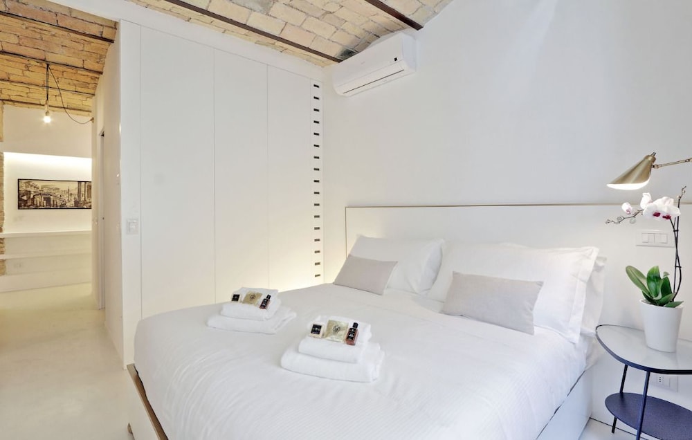 Design Flat for 4 near Colosseum