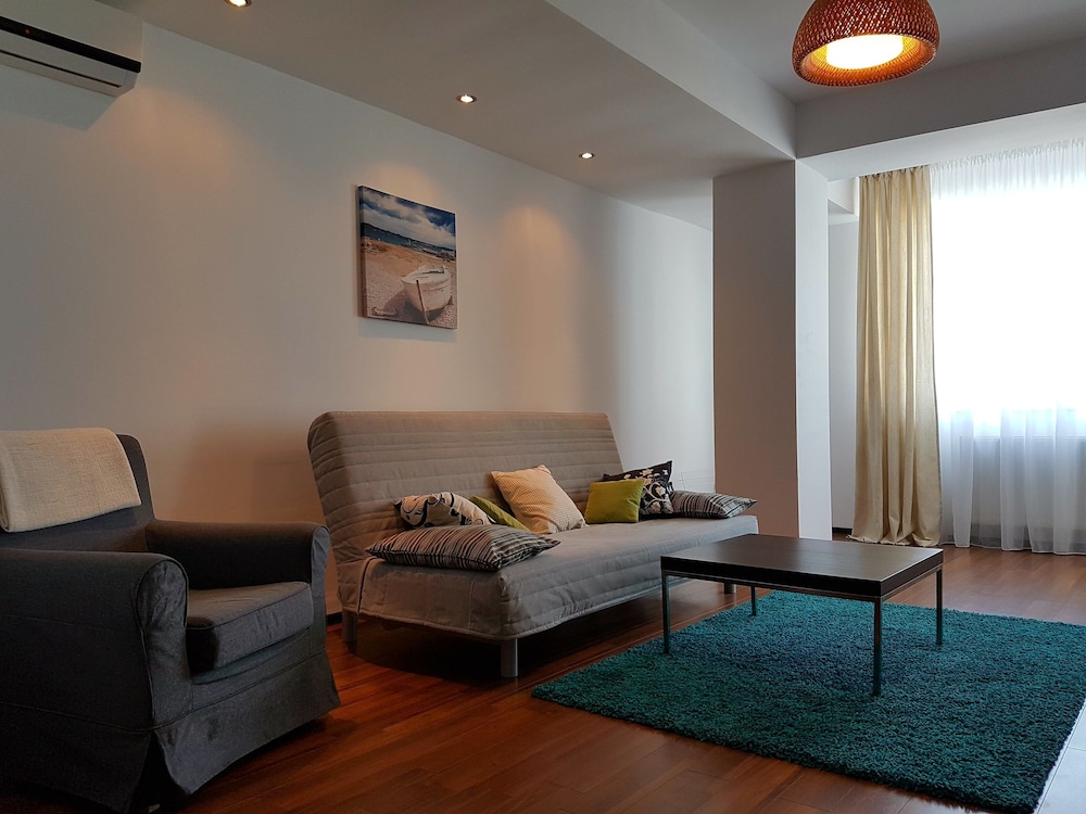 Apartment Summerland Mamaia view 5