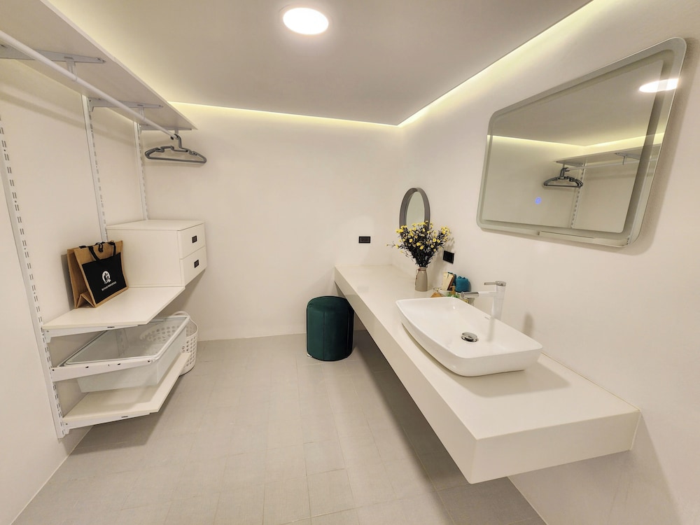 Unique Pool Slide Access Townhouse