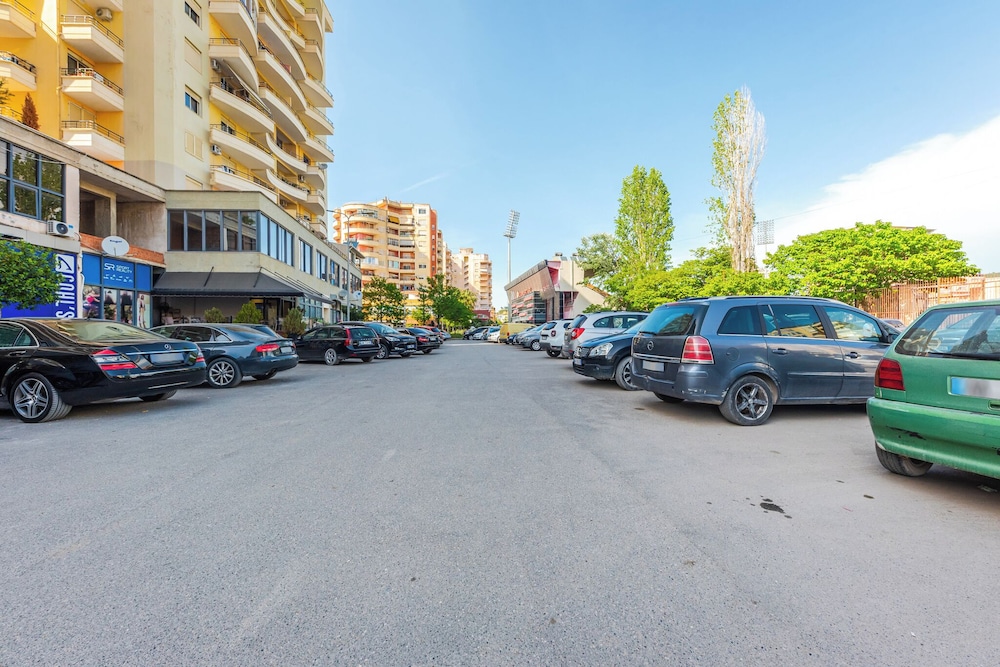 Kondo Stays - City Center Apartments