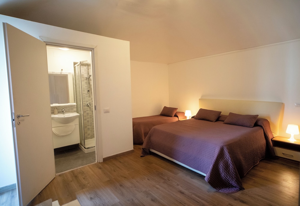 Zurria Rooms