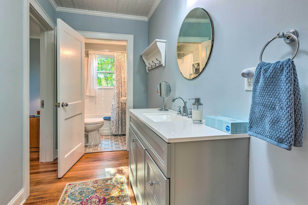 Restored Mars Hill Home on 1 Acre: Walk to Town! view 2