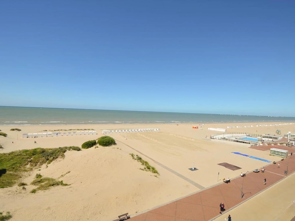 Stylish Apartment With Balcony, sea Views
